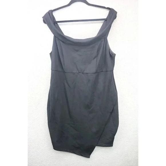 torrid Dresses & Skirts - Torrid Off the Shoulder Faux Wrap Short Bodycon Dress-Size 14-Stretchy